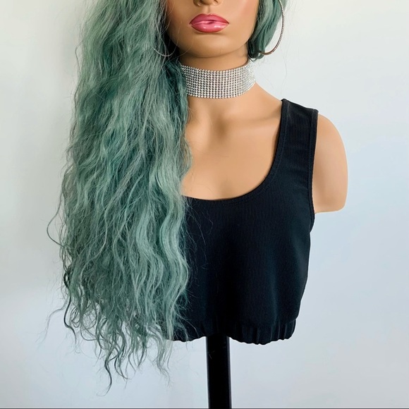 Very Pretty 26” Pearl Green Premium Synthetic Fiber Lace Front Wig - Picture 7 of 13